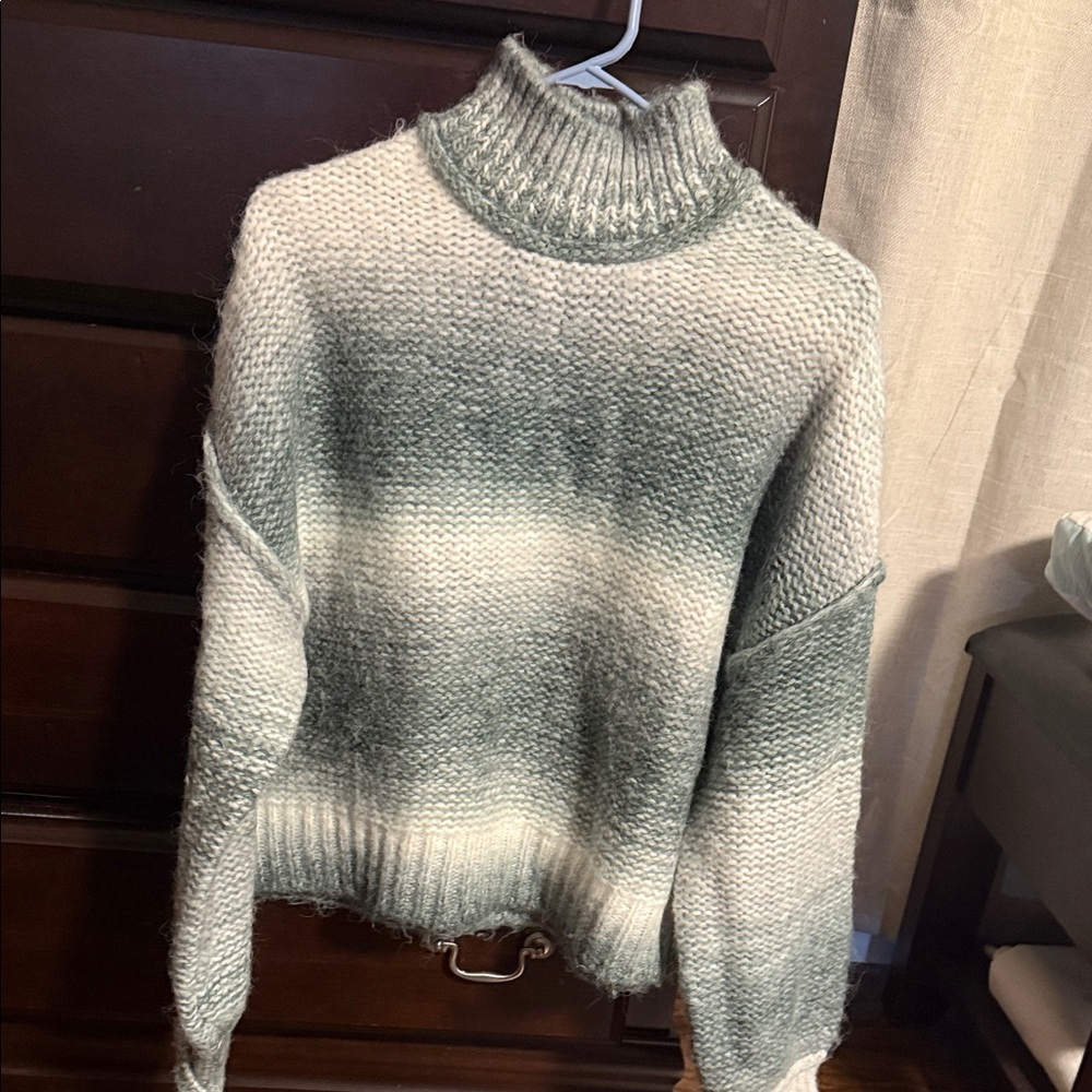 Like new! Elegant Ombre Turtleneck Sweater